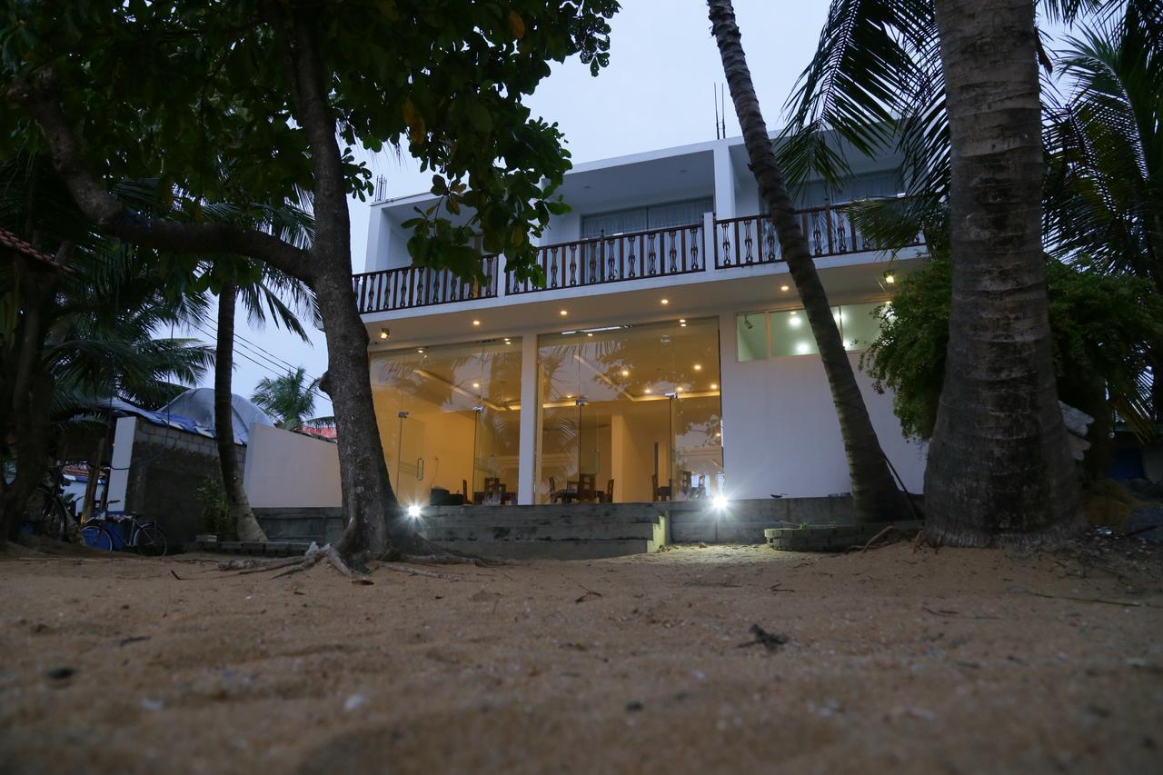 Lochana Beach Hotel Ettukala ภายนอก รูปภาพ