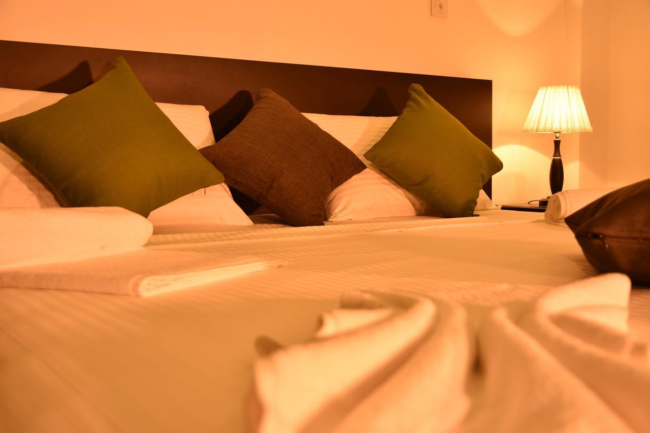 Lochana Beach Hotel Ettukala ภายนอก รูปภาพ