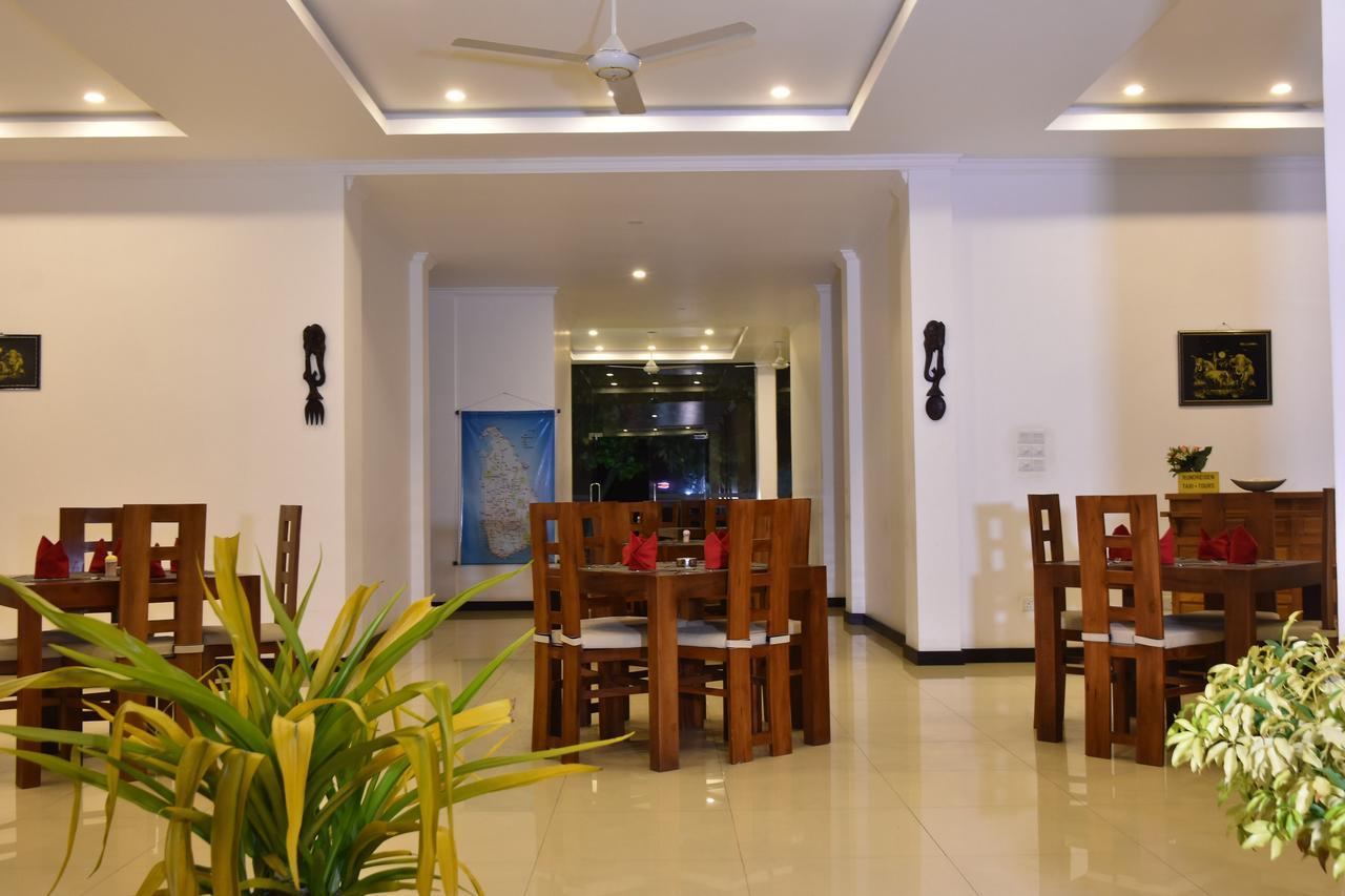 Lochana Beach Hotel Ettukala ภายนอก รูปภาพ